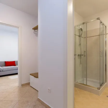 Dolores Cervar Apartman *