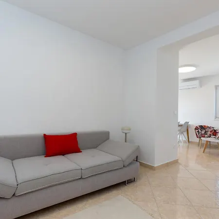 Apartment Dolores Cervar *