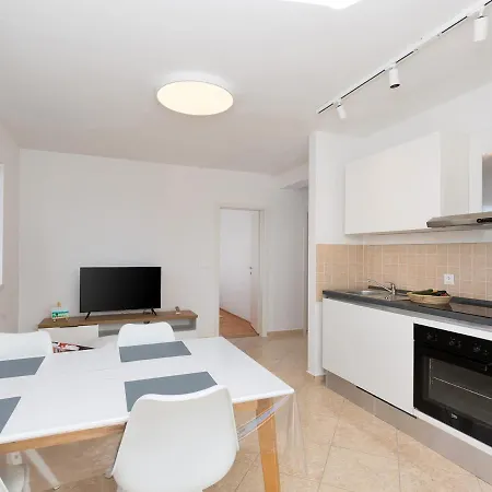 Dolores Cervar Apartment